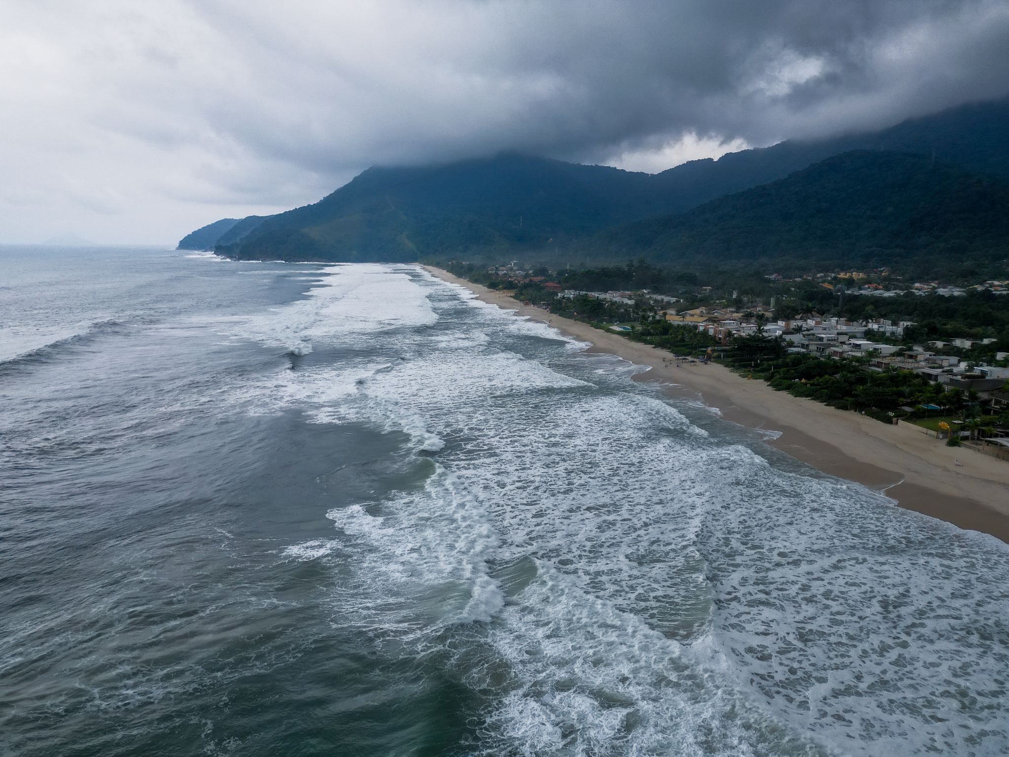 Maresias – Surf, Scenery, and a Lively Beach Atmosphere