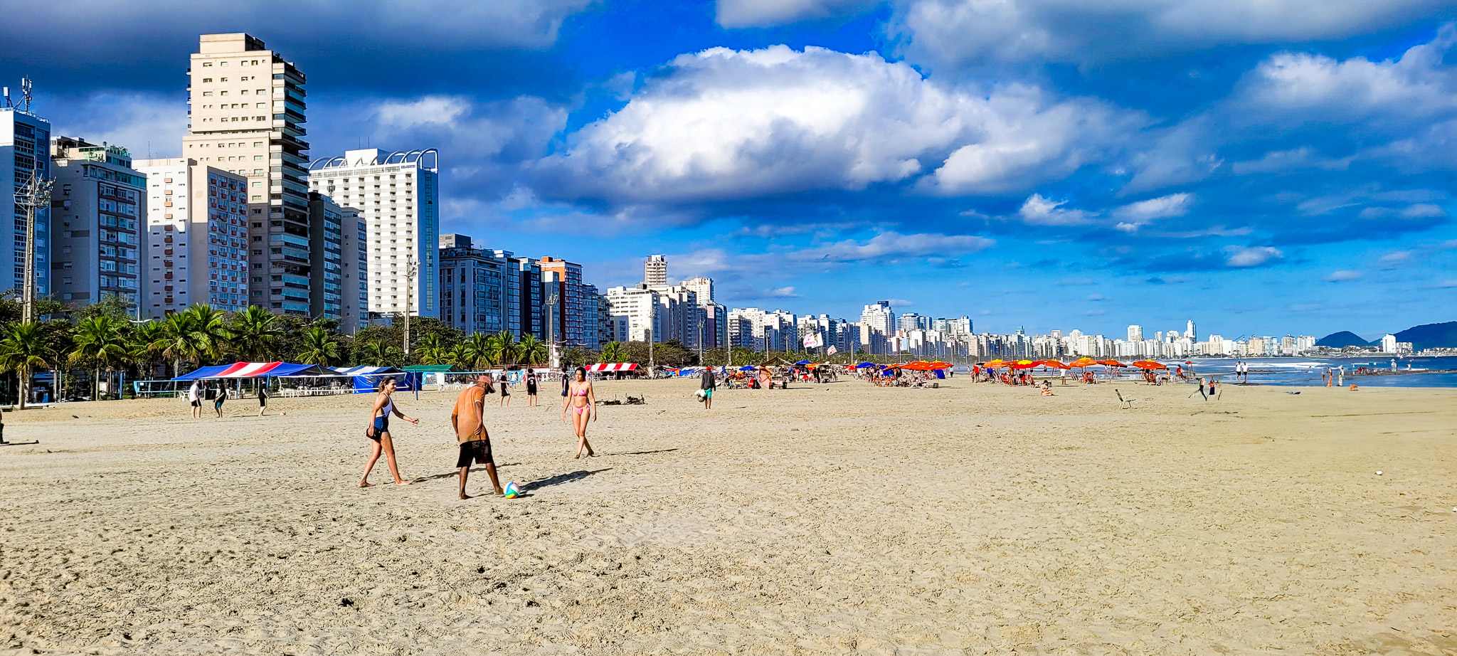 Praia do Gonzaga – Where City Life Meets the Sea (and Skate Culture)